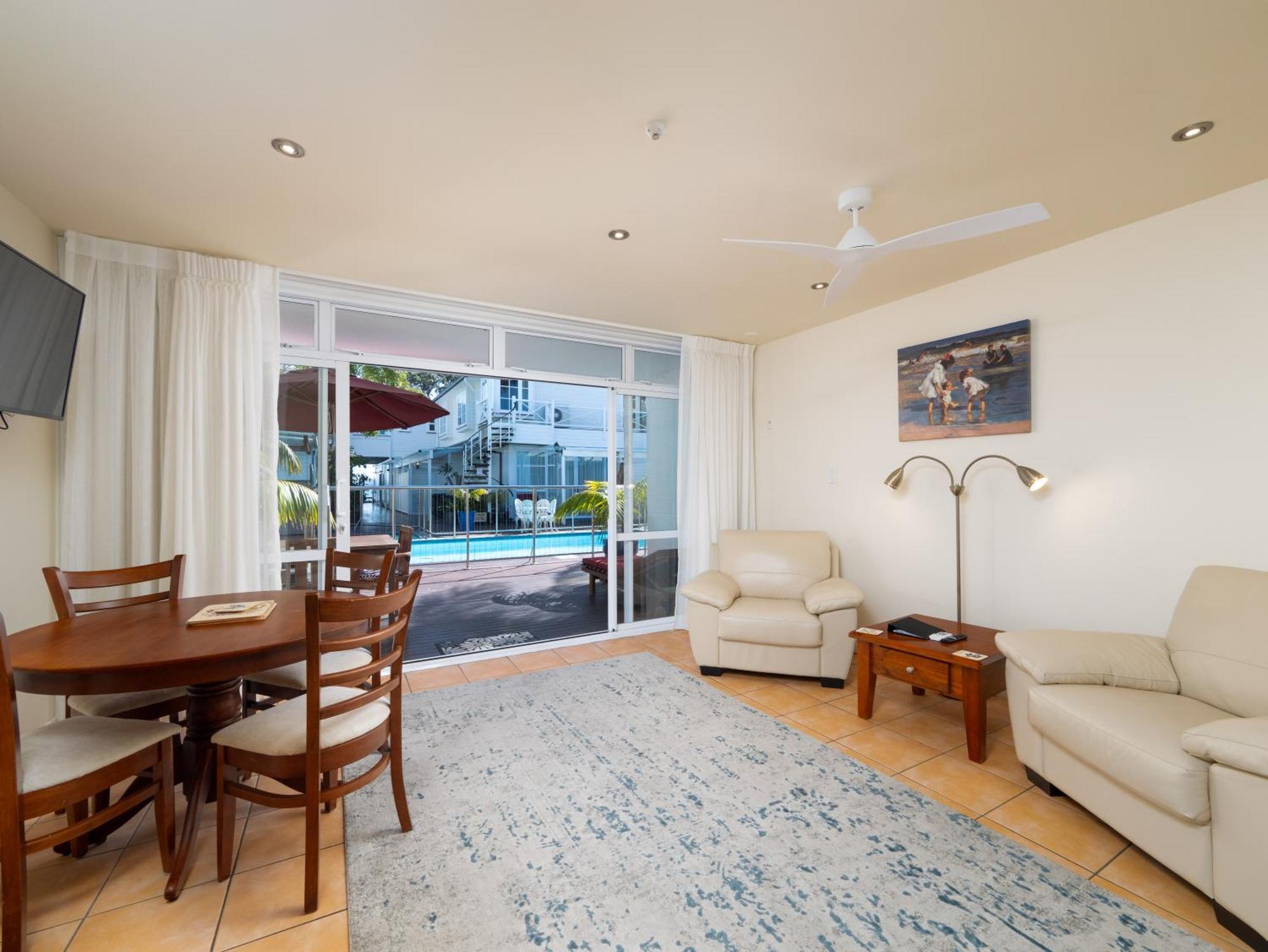 Commodores Lodge รัสเซล ภายนอก รูปภาพ